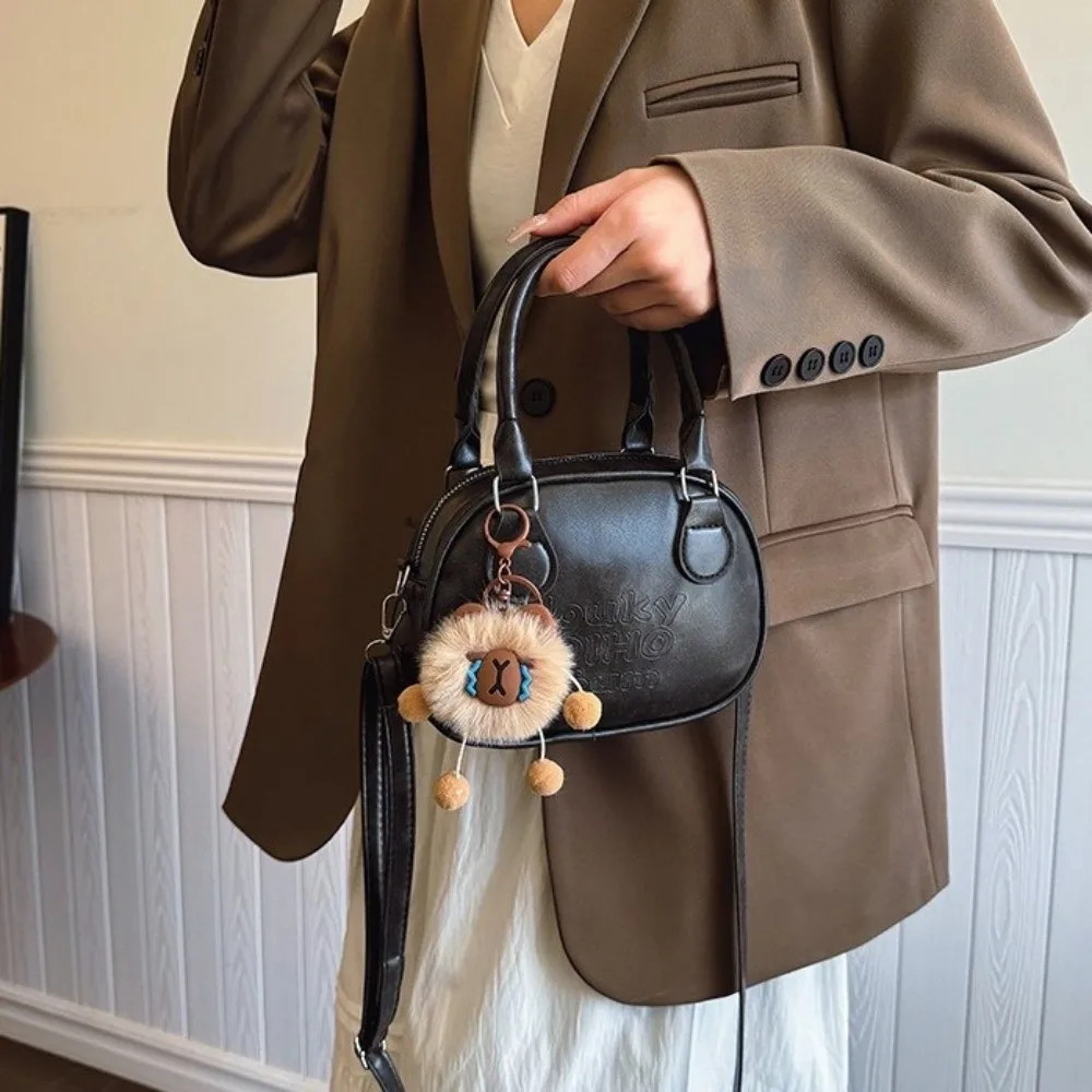 

Fashion Y2k Bowling Bag Large Capacity Korean Style PU Leather Shoulder Bag with Capybara Pendant Solid Color Tote Bag Outdoor