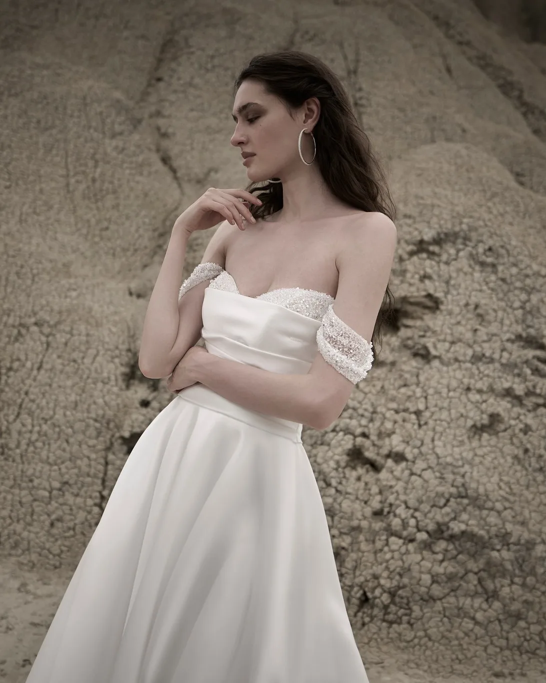 우아한 새틴 웨딩 드레스 오프 숄더 라인 Vestidos De Novia 구슬 Boho 신부 가운 맞춤형