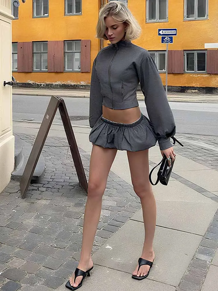 MCDV Set Celana Pendek Jaket Modis Bergaris Mantel Bomber Ritsleting Leher Berdiri Lengan Panjang Wanita Celana Pendek Kuncup Mini 2 Potong Pakaian Wanita Jalanan