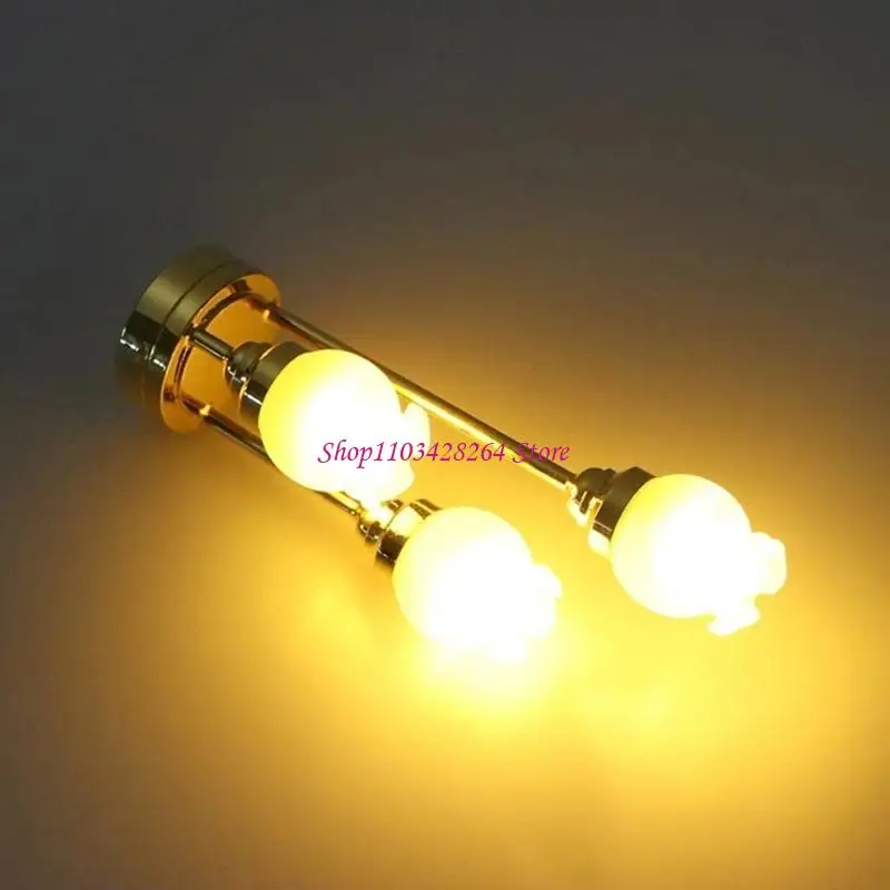 

1/12 шкала кукол люстры три потолочных лампа Светодиодный свет с золотыми базовыми дизайнами для дисплея сцены в гостиной