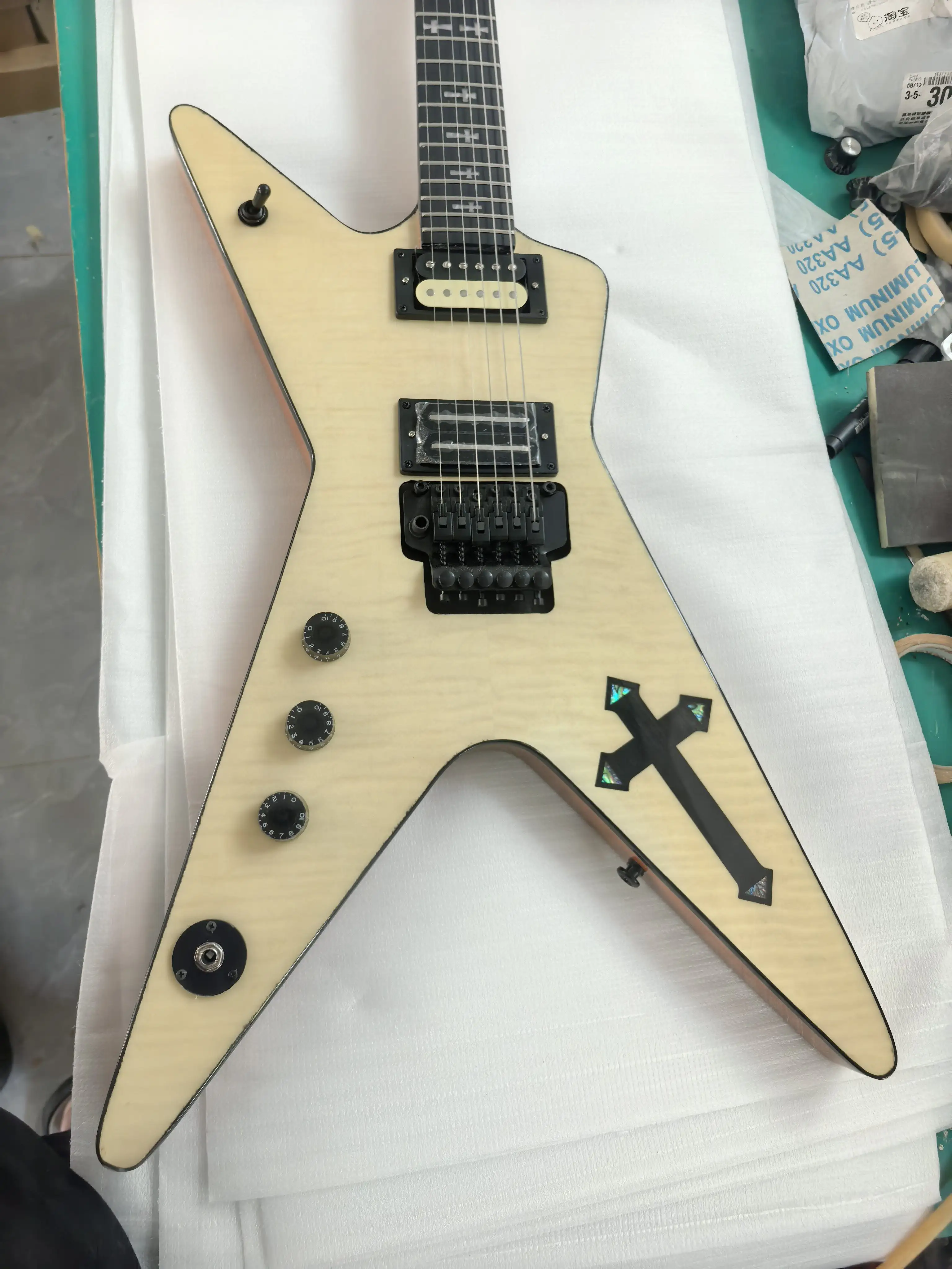 Left Handed 6 String Electric Guitar Mahogany Body Maple Neck Rosewood Fingerboard HH Pickups Double Locking Tremolo