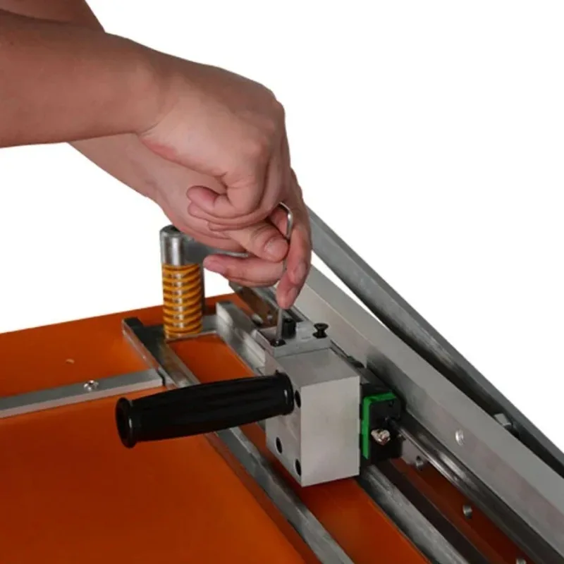 Stozzatrice verticale per scanalatura di cartone con scanalatura a V manuale in fabbrica per scatola di cartone con scanalatura a V per cartone ondulato