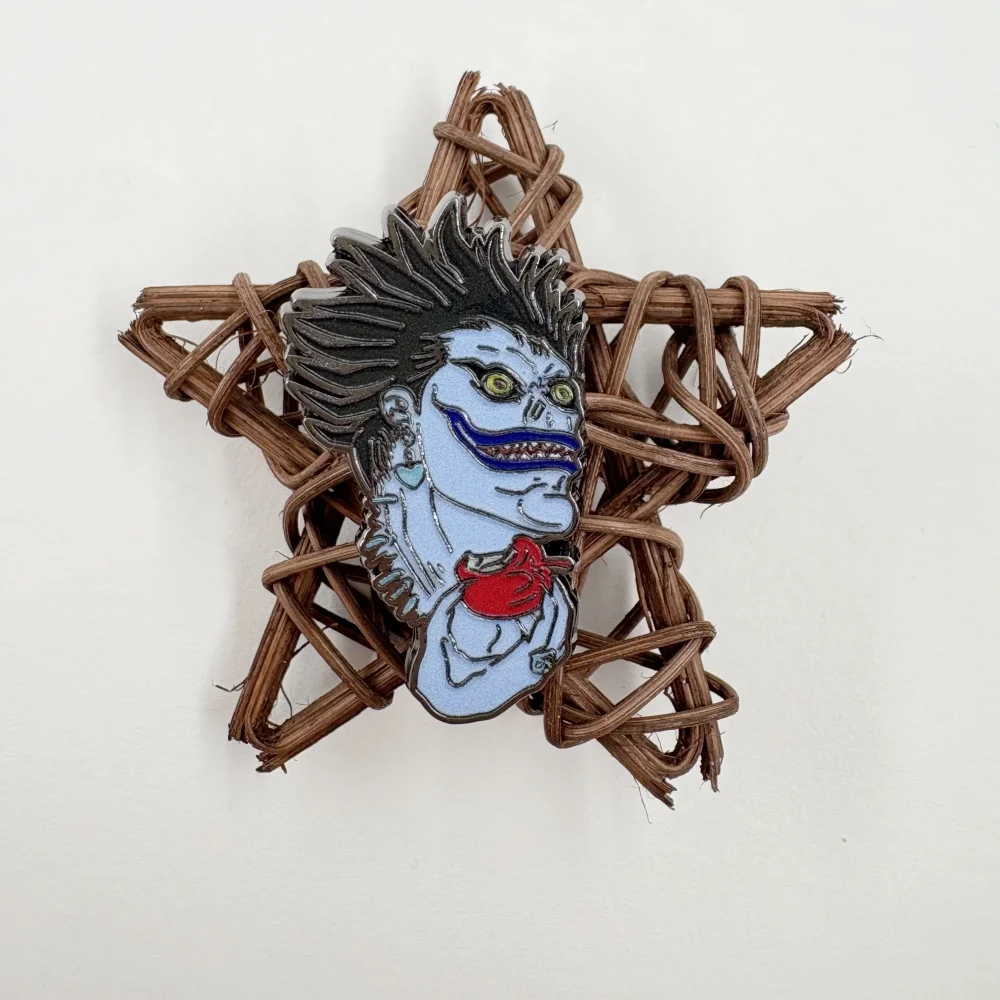 Horror note character Ryuk metal pin curious horror death apple lapel pin fan gift