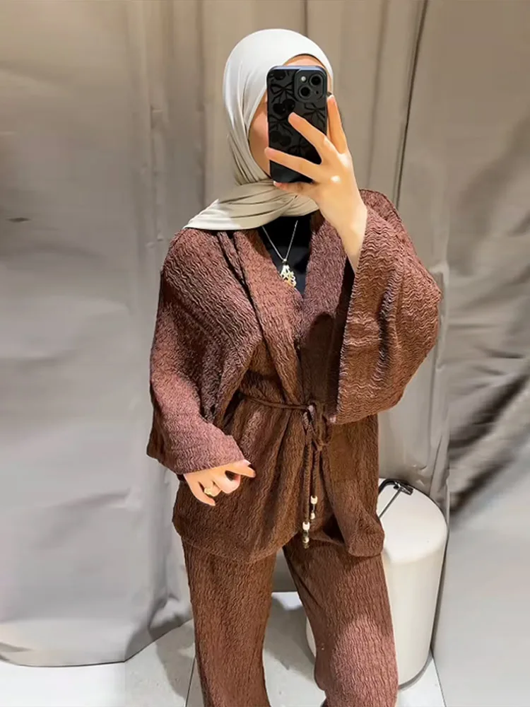 Texturiertes Spitzen-Oberteil mit V-Ausschnitt und Schnürung, Hosenanzüge für Damen, sexy Oberteile mit Fledermausärmeln und geraden Hosen mit hoher Taille, bezaubernde Damen-Outfits – Detail 16