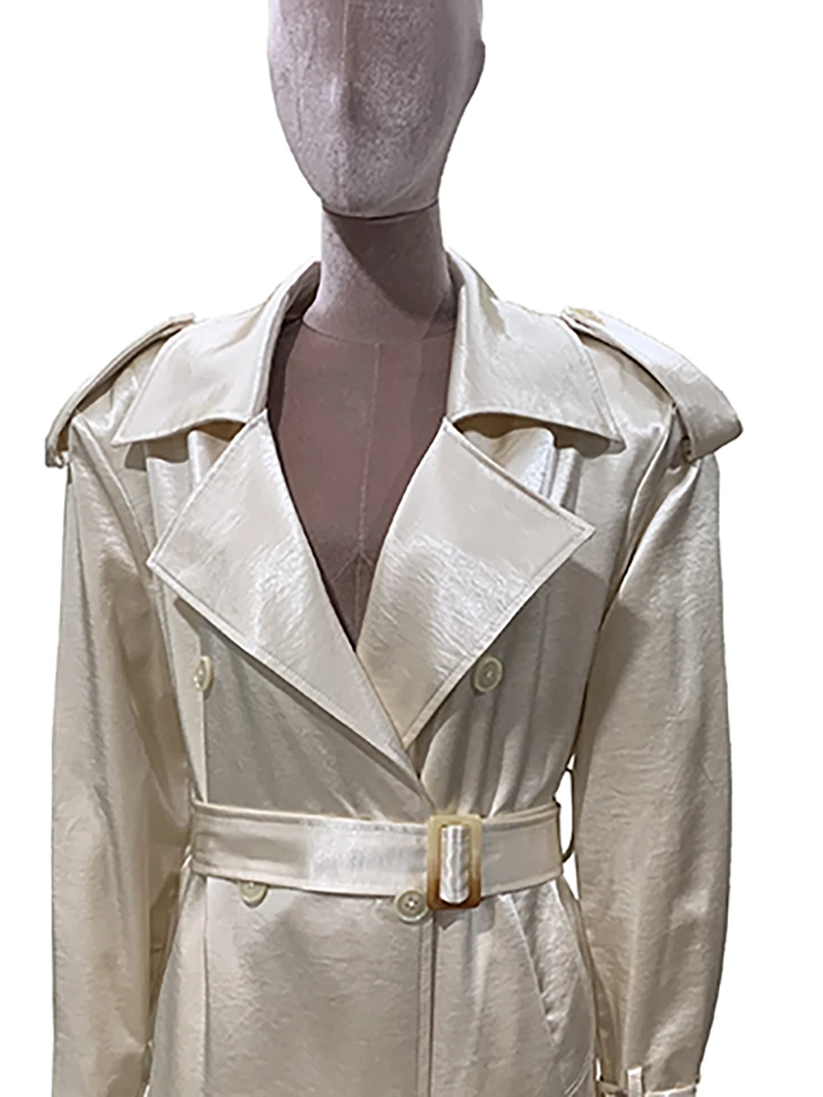 Mauroicardi Autunno Lungo Lucido Morbido Trench in Raso per Le Donne Cintura Elegante Chic Abiti di Design di Lusso Moda Europea 2025