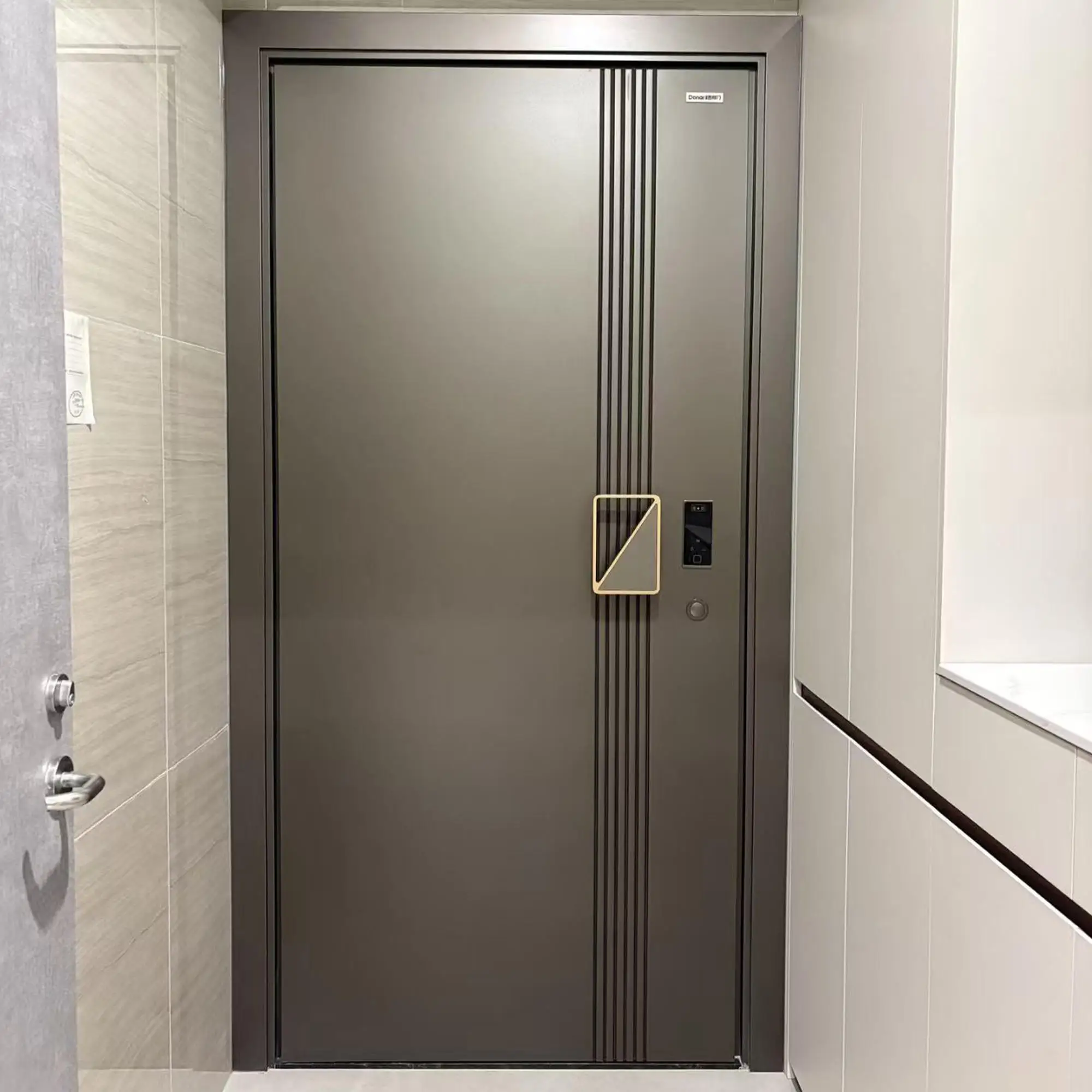 Customized Villa Apartment Aluminum Alloy Entrance Door Heavy Duty Bulletproof Security Door Affordable High Quality Hinged Door