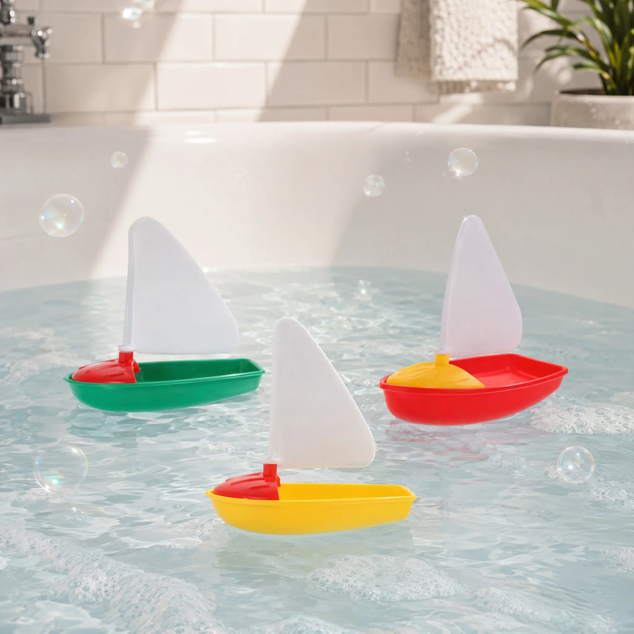 1Set Water Sailing Boat Plastic Mini Different Size Bath Floating Sailboats Kids Bathtub Boats Plastic Sailing Boat Toys