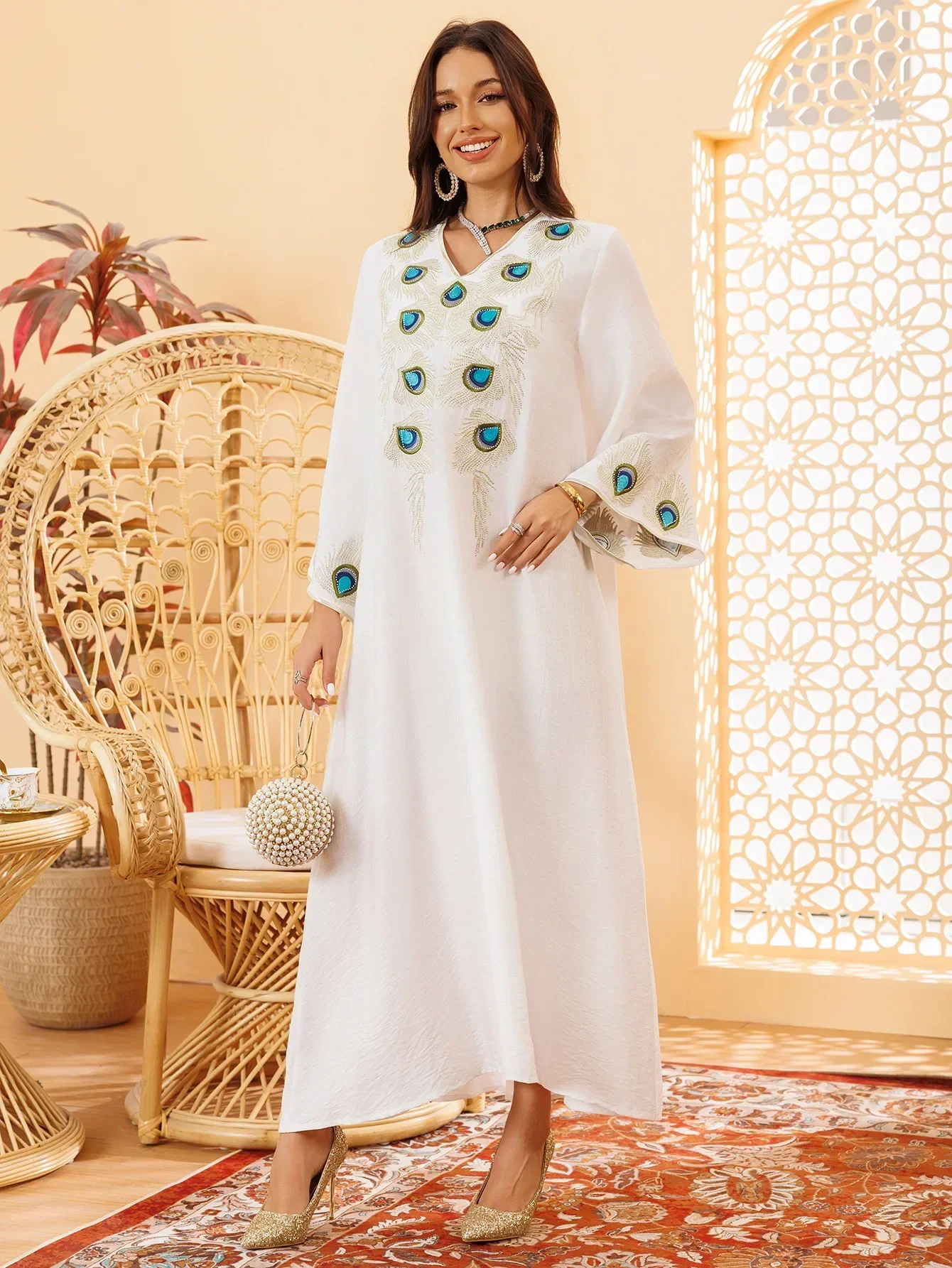 Peacock Feather Embroidered Abaya Muslim Women Diamonds Djellaba Pullover Kaftan Curved Large Hem Robe Elegant Eid V-neck Gown