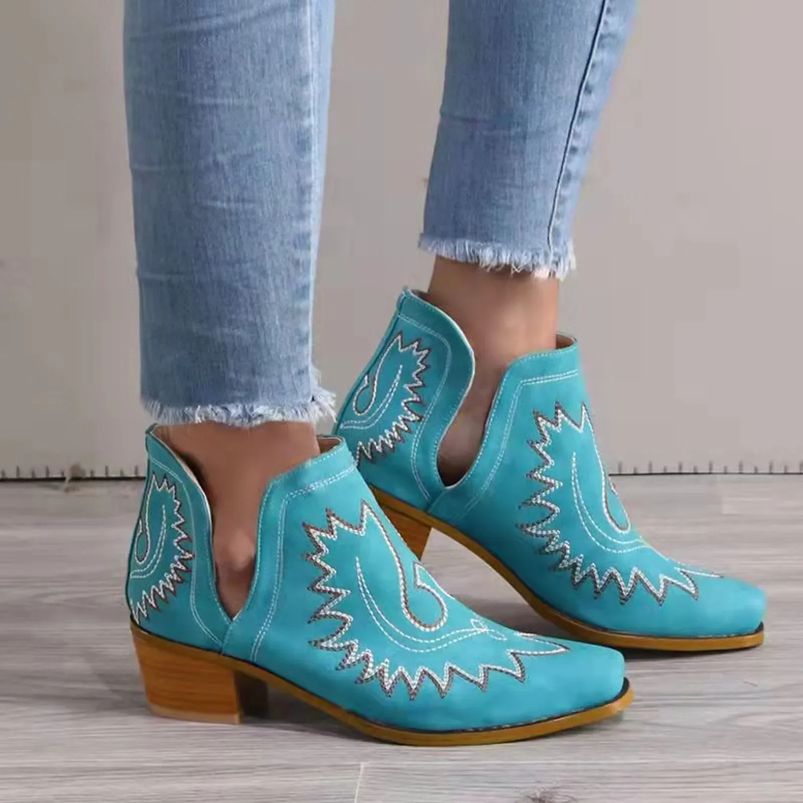 Women Boots Flower Embroidered Cowboy Boots Platform Winter Warm Ankle Casual Shoes Botas Mujer Comfortable Shoes