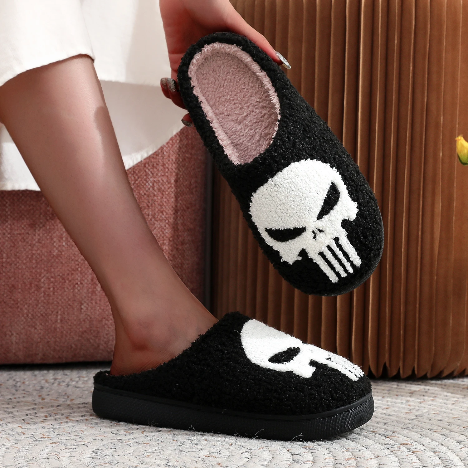 Punisher Skull Pattern fashion ricamo piattaforma per la casa imbottita pantofole in cotone di pelliccia accogliente personalità calde pantofole da