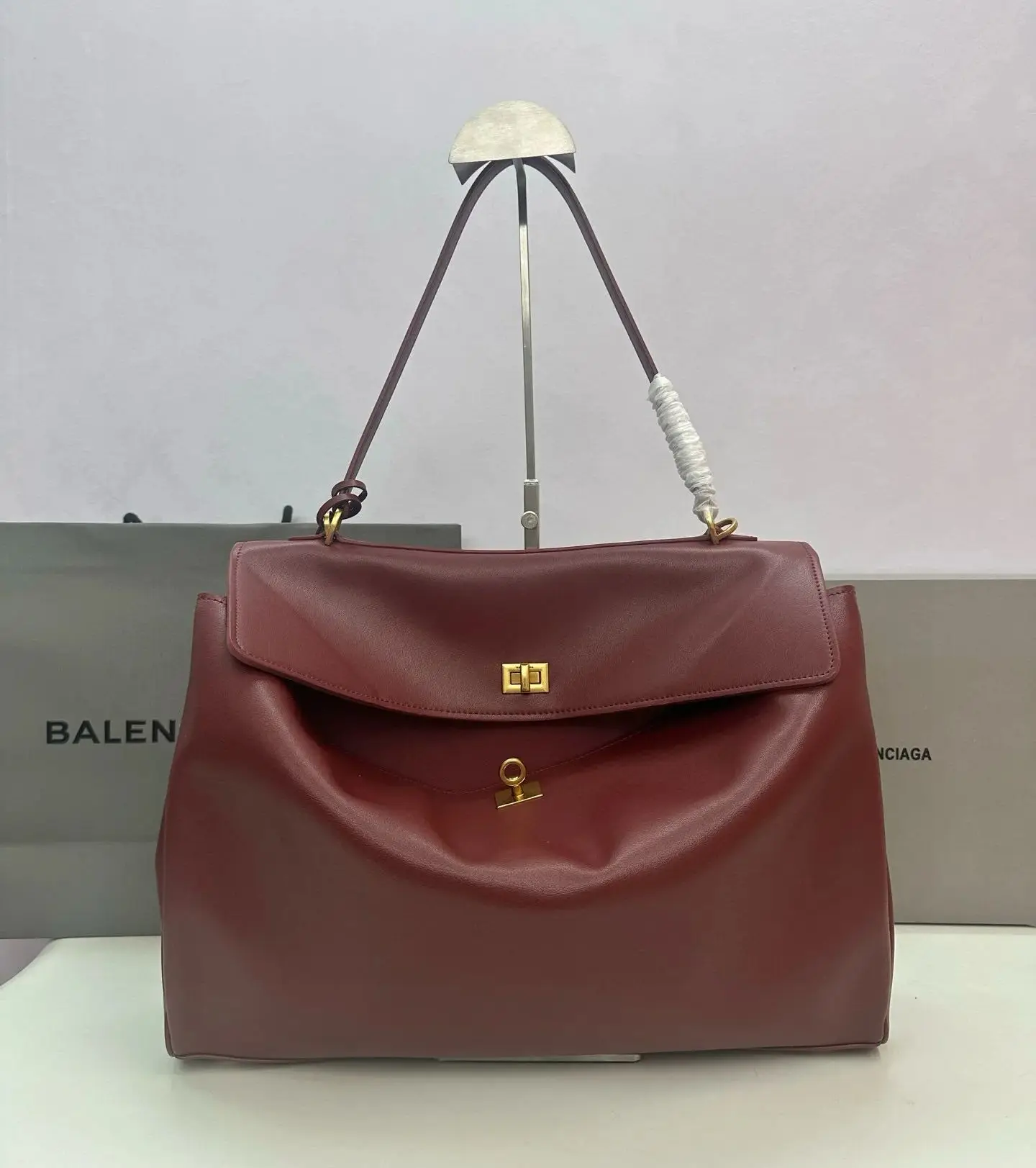 

women's leather shoulder crossbody bag large capacity women's commuting high-end tote bag relaxation neutral tote bag