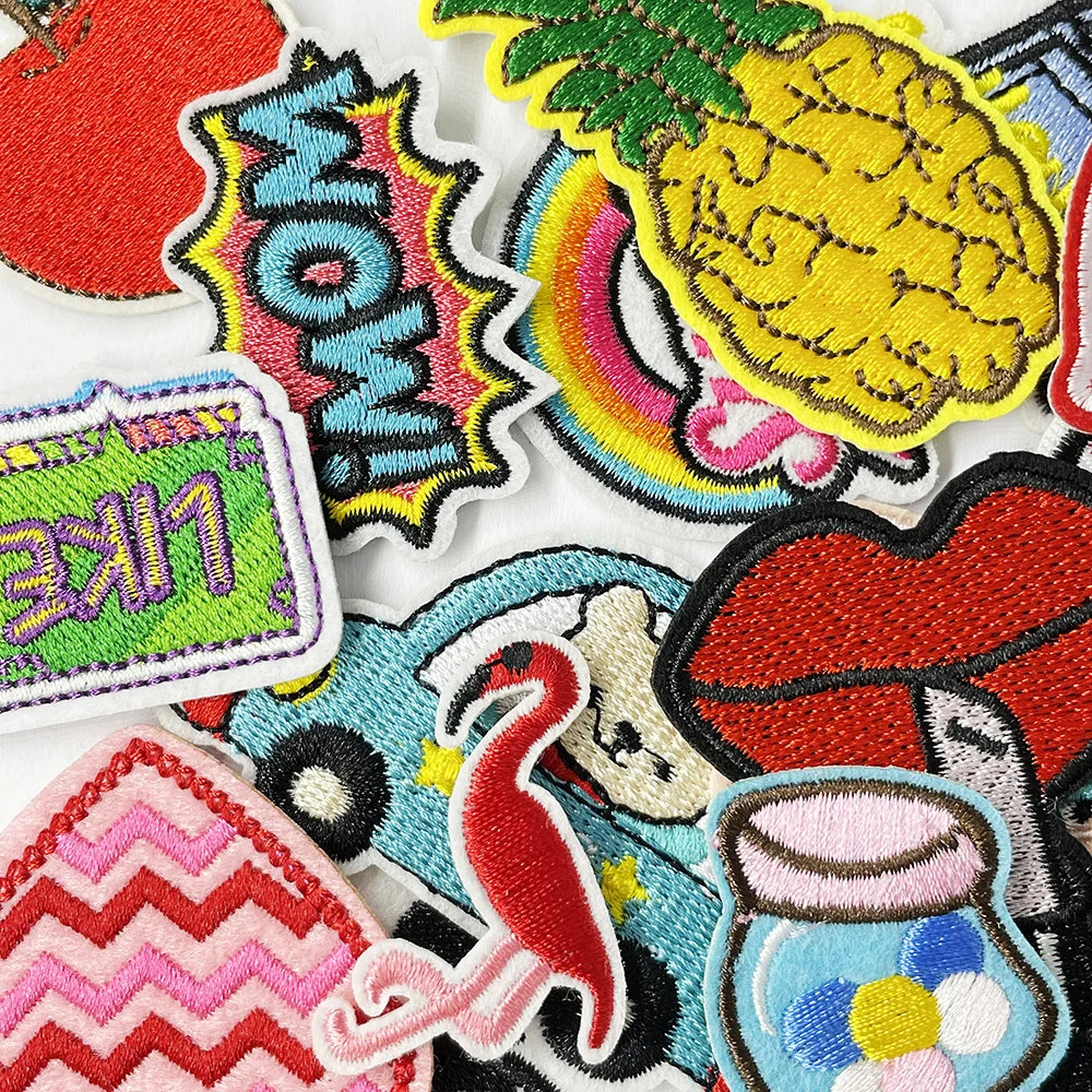 50Pcs/Lot Random Mixed Iron on Patches Cartoon Embroidered Appliques Sewing Clothes Accessories Apparel Supplies Patch Stickers