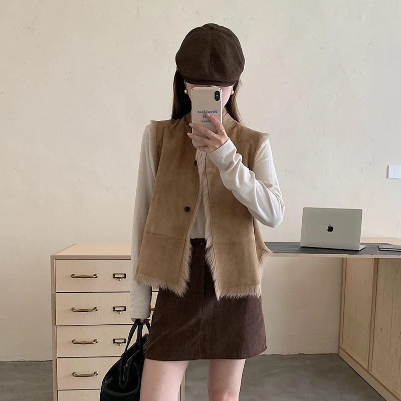 Рисунок 3 - Женский кожаный жилет с меховым воротником без рукавов