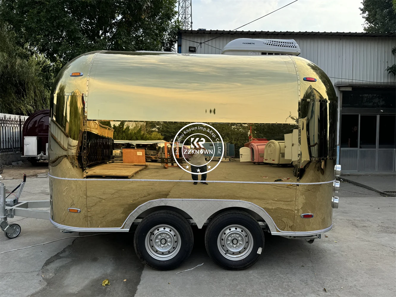 Big Service Window Airstream Food Trailers Fully Equipped Coffee Ice Cream Food Cart Golden Color Food Trucks