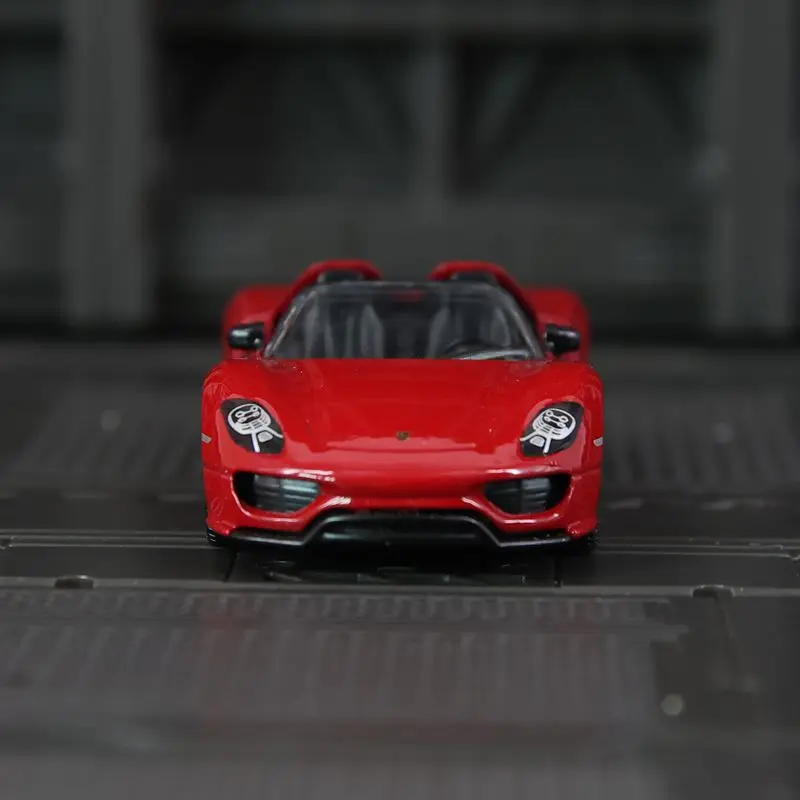 CCA 1:61 بورش 918 سبايدر نموذج سيارة من خليط معدني كامل سيارة خارقة لعبة أطفال هدية يمكن تقديمها كهدية عيد ميلاد للأصدقاء