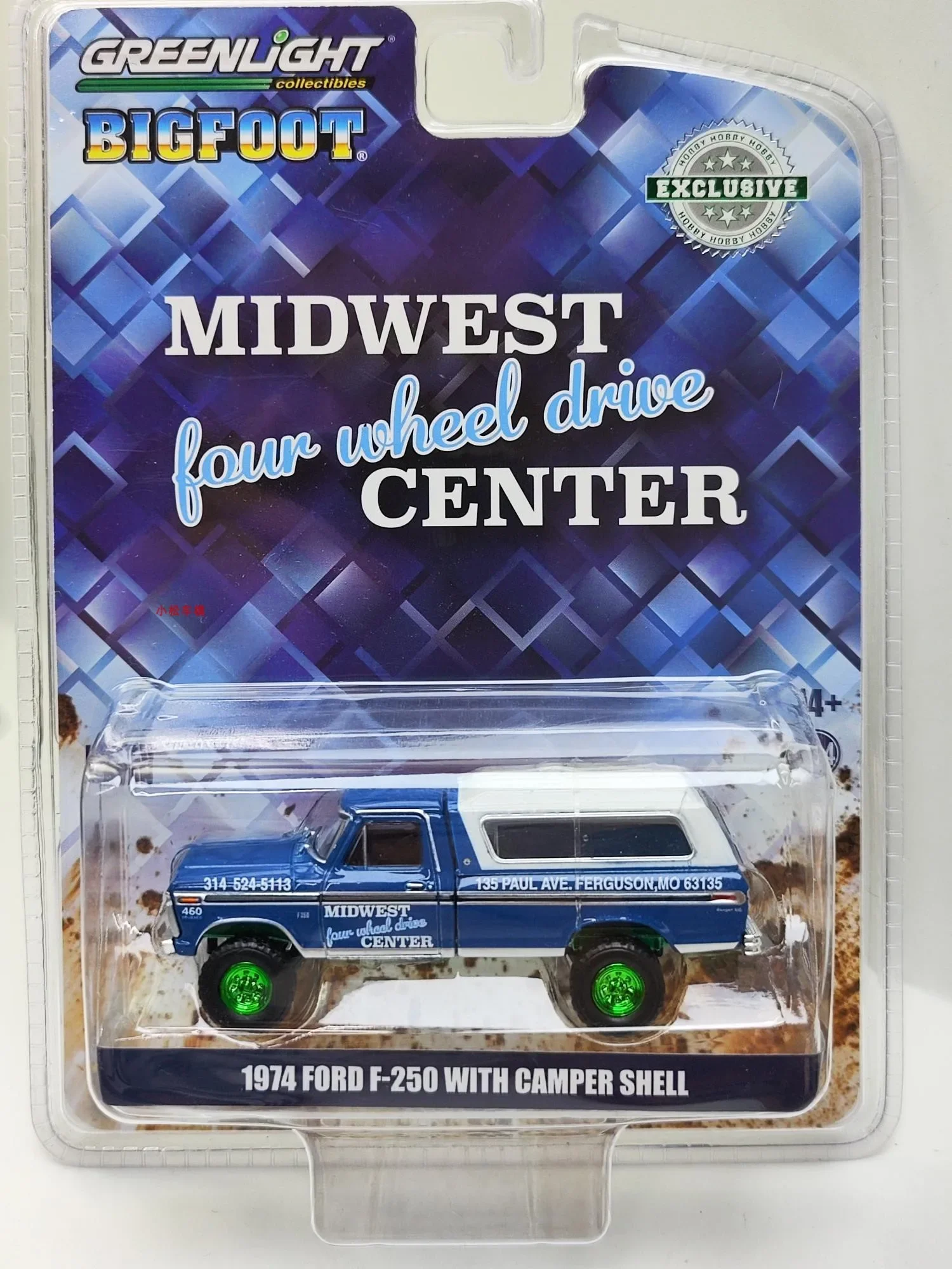 1:64 1974 Ford F-250 with Recreational vehicle case green version Collection of car models