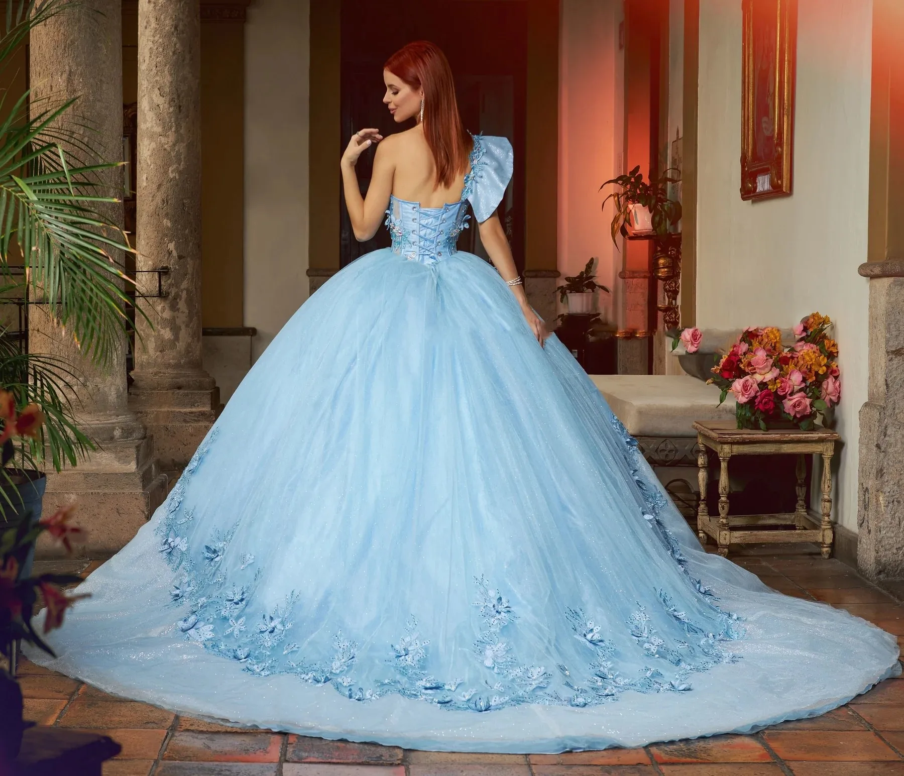 فساتين Quinceanera باللون الأزرق السماوي ثوب حفلة بكتف واحد من التل مزين بالخرز منتفخ المكسيكي الحلو 16 فساتين 15 Anos مخصصة