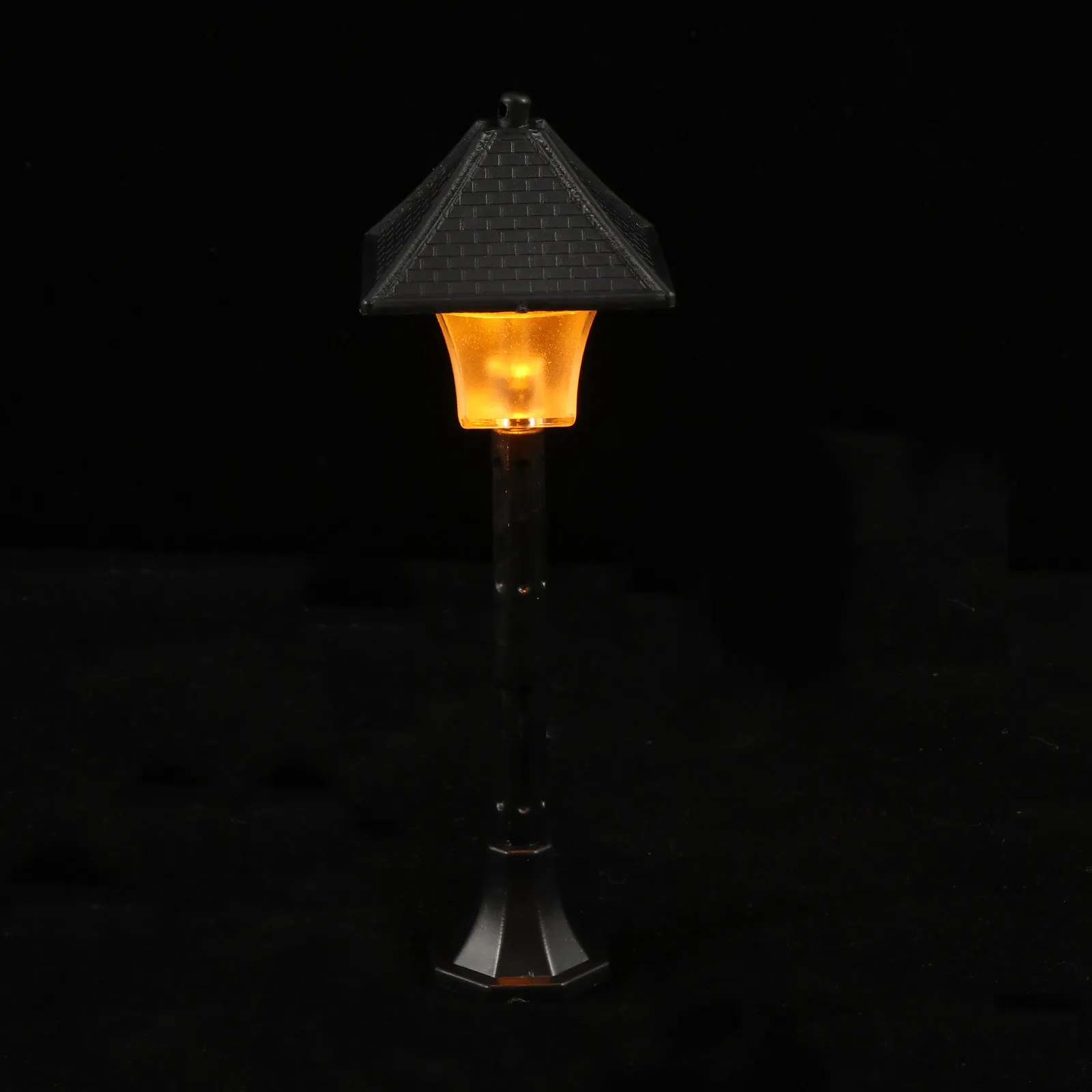 2Pcs LED Street Light Miniature Simulation Lamp Post Landscape Decoration Miniature Scene Lamp Mini Decor Plastic Post