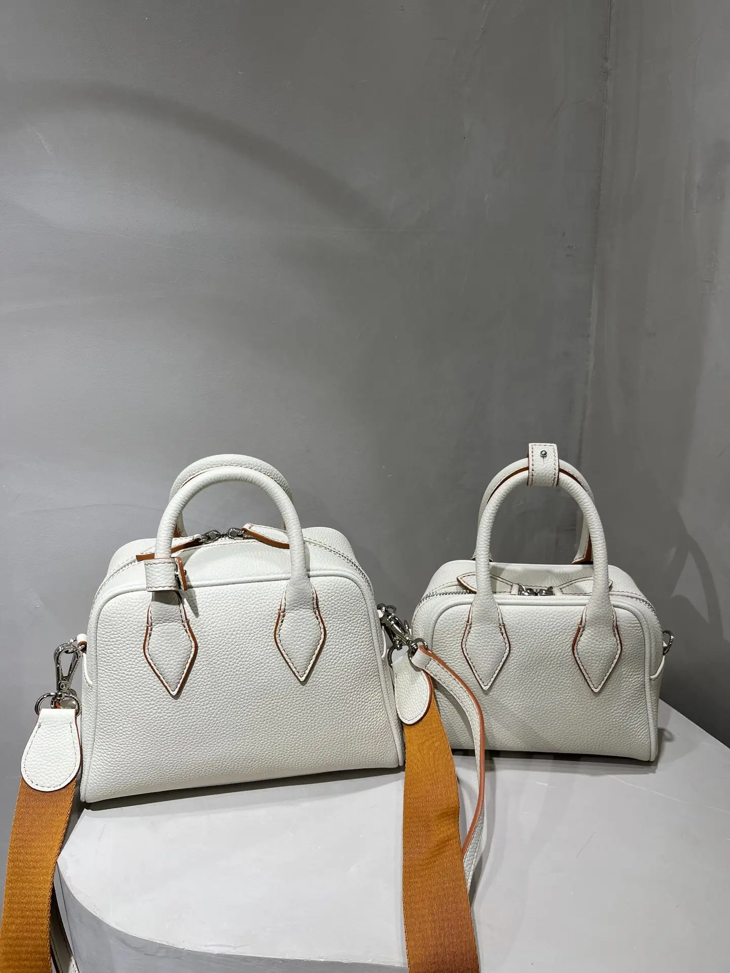 Withered 2024 Italian Retro Design Cowhide Large Capacity Tote Bag Genuine Leather Handbag Commuter Leisure Messenger Bag Ladies