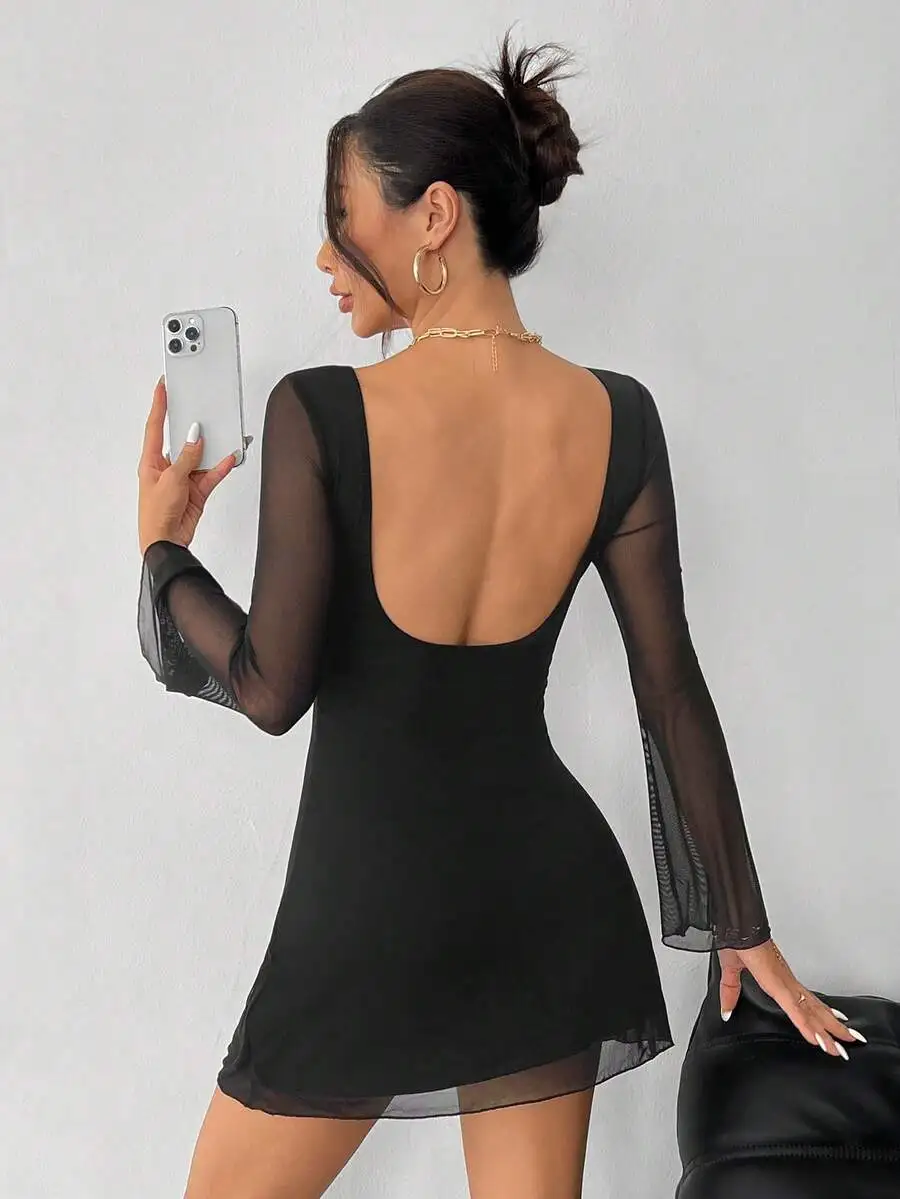 

Черное мини-платье без спинки с прозрачными рукавами-трубами для ранней осени