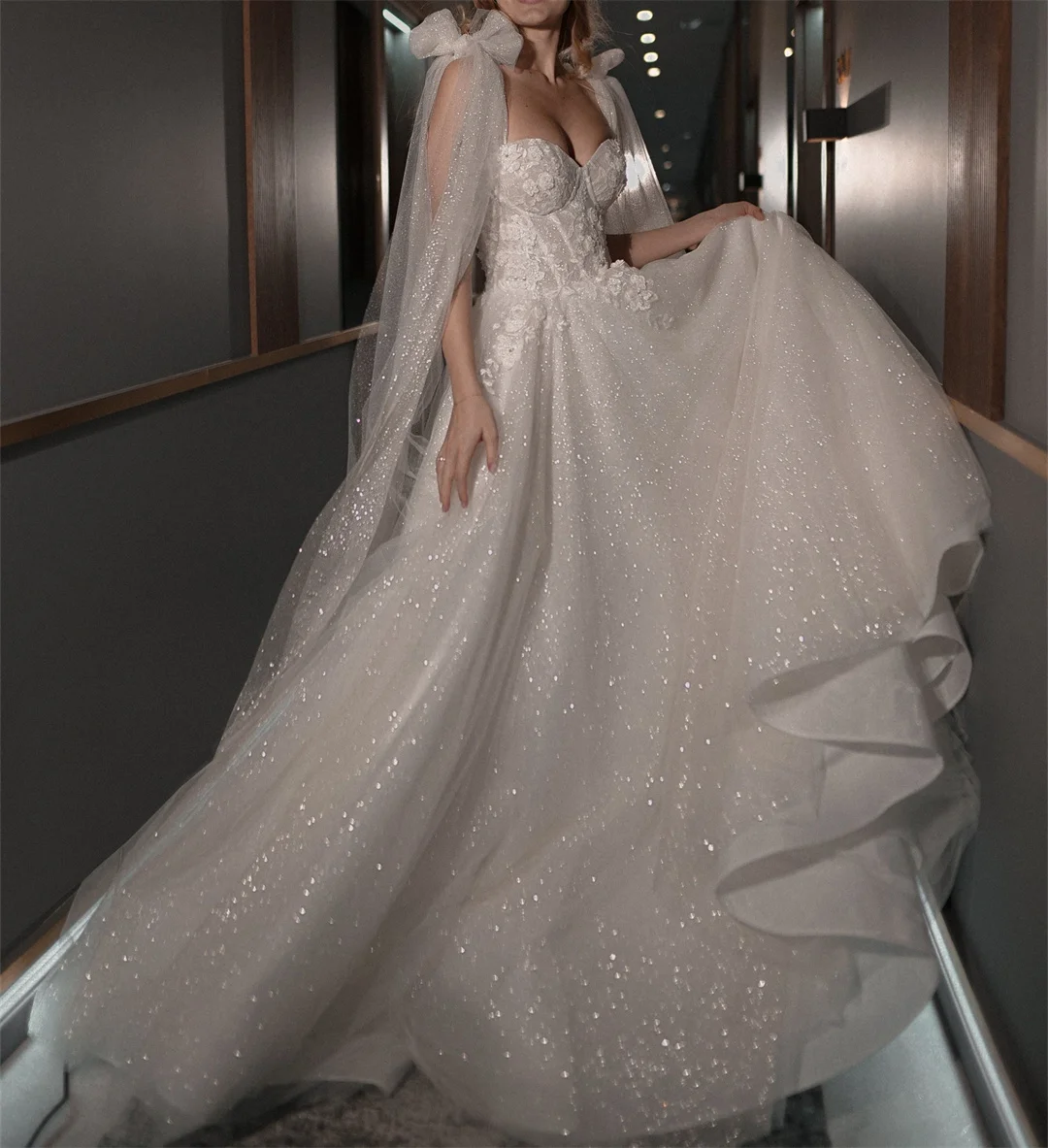 Glitter tule cintas de espaguete a linha vestidos de casamento com apliques lantejoulas laço vestido de festa de luxo brilhante vestido de festa de noiva