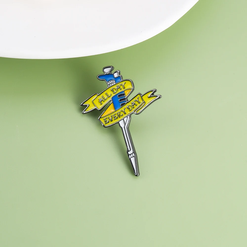 Scalpel Enamel Brooch Medical Surgical Pin for Surgeon Doctor Nurse Backpack Lapel Badge Gifts Accessories