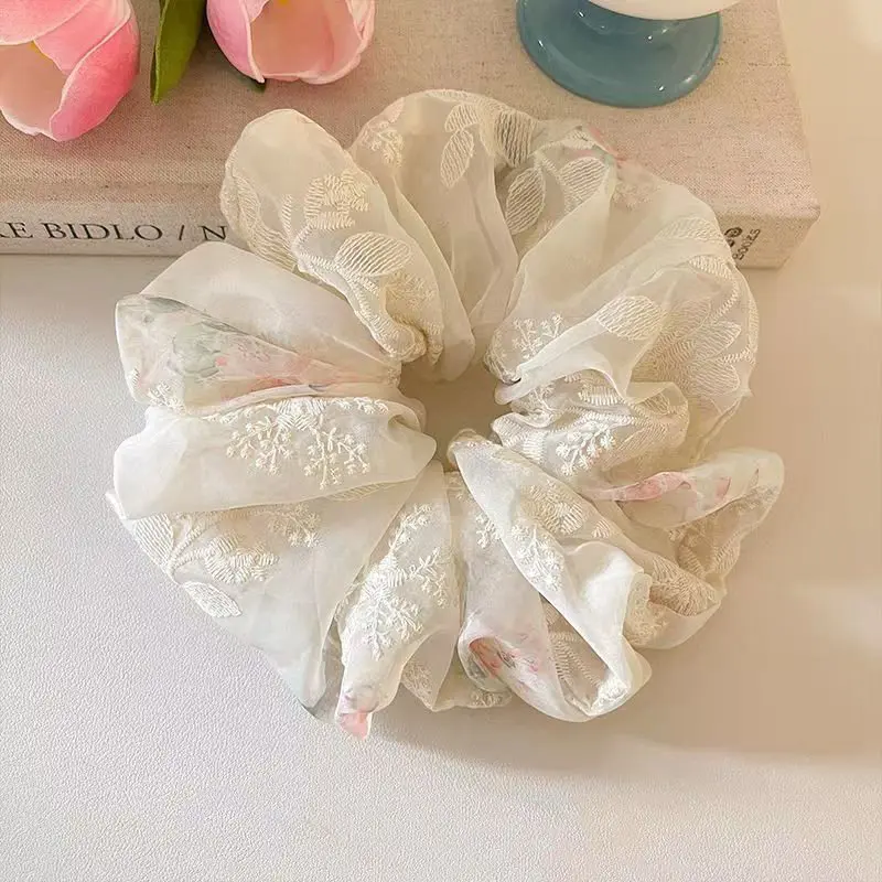 

Vintage Embroidery Scrunchie Floral Design Soft Elastic Hair Tie for Women High Ponytail Bun Holder Chic Daily Wear