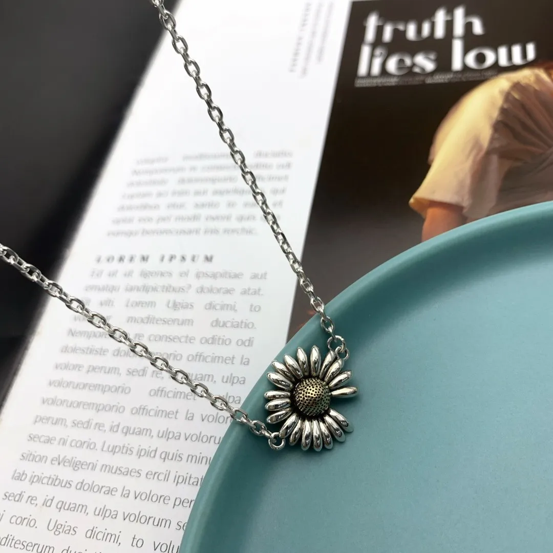 Ins cold style sterling silver daisy flower necklace trendy women stylishcasual small fresh clavicle chain
