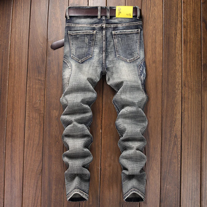 Jesienne, postarzane jeansy motocyklowe w stylu vintage dla mężczyzn, modna marka, haftowane łączenia, dopasowany krój, wąskie nogawki.
