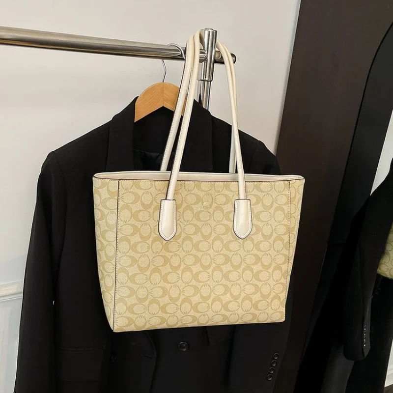 

Fashionable Trendy Crossbody Handbag For Women Elegant Leather Classic With Large Capacity Solid Color Logo