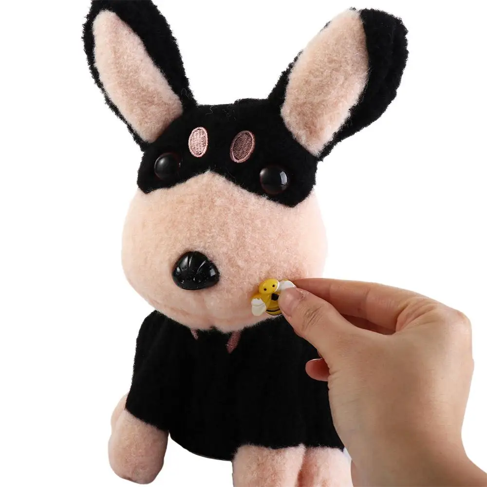 Perro negro, abeja eléctrica, perro, juguete de peluche, grabación, aprender a hablar, abeja eléctrica, cachorro, muñeca, perro abeja que canta