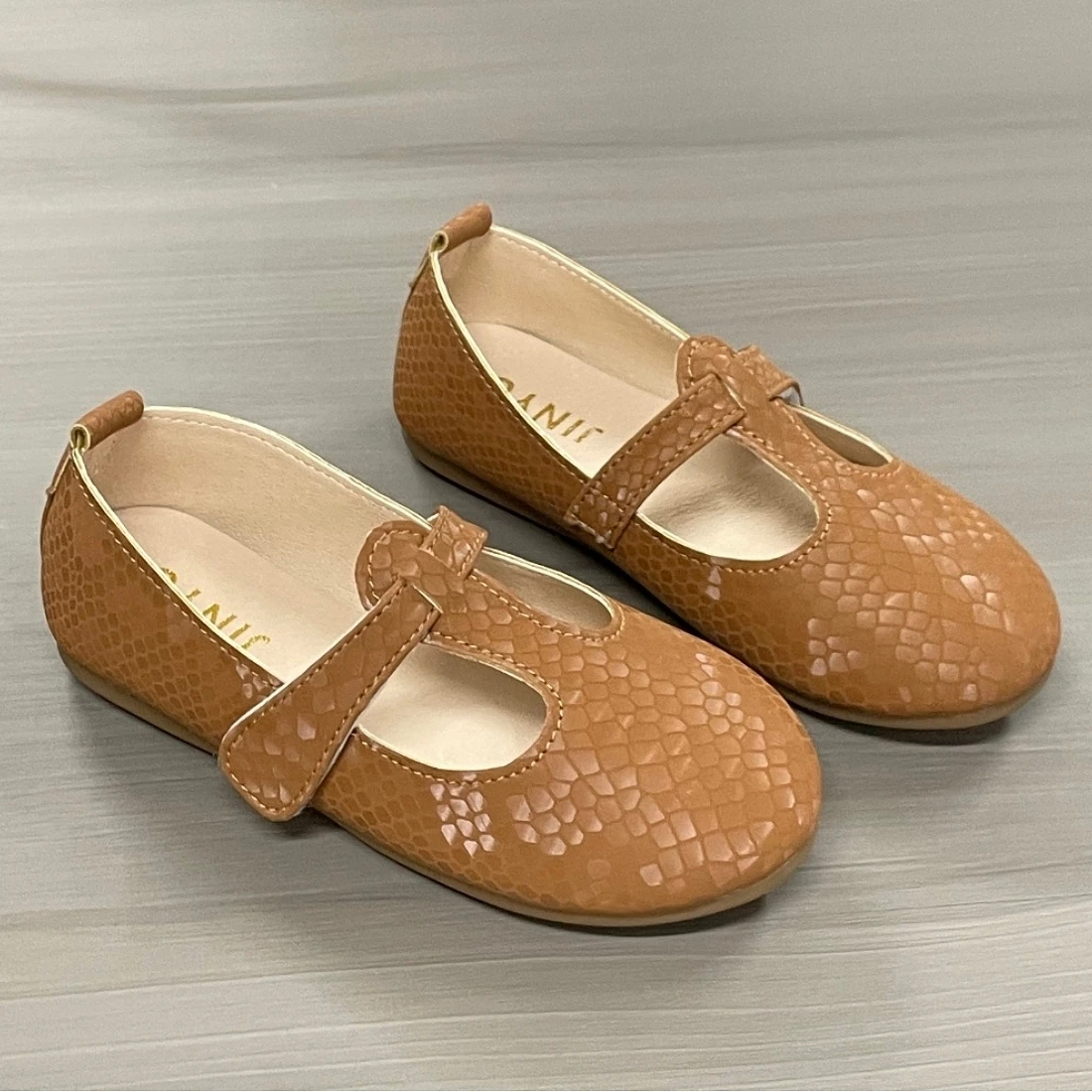 Xingliupi New Arrival Simple Women's Shoes High Quality Casual Shoes Fashion Popular Children's Dance Shoes Leather Girl's Shoes