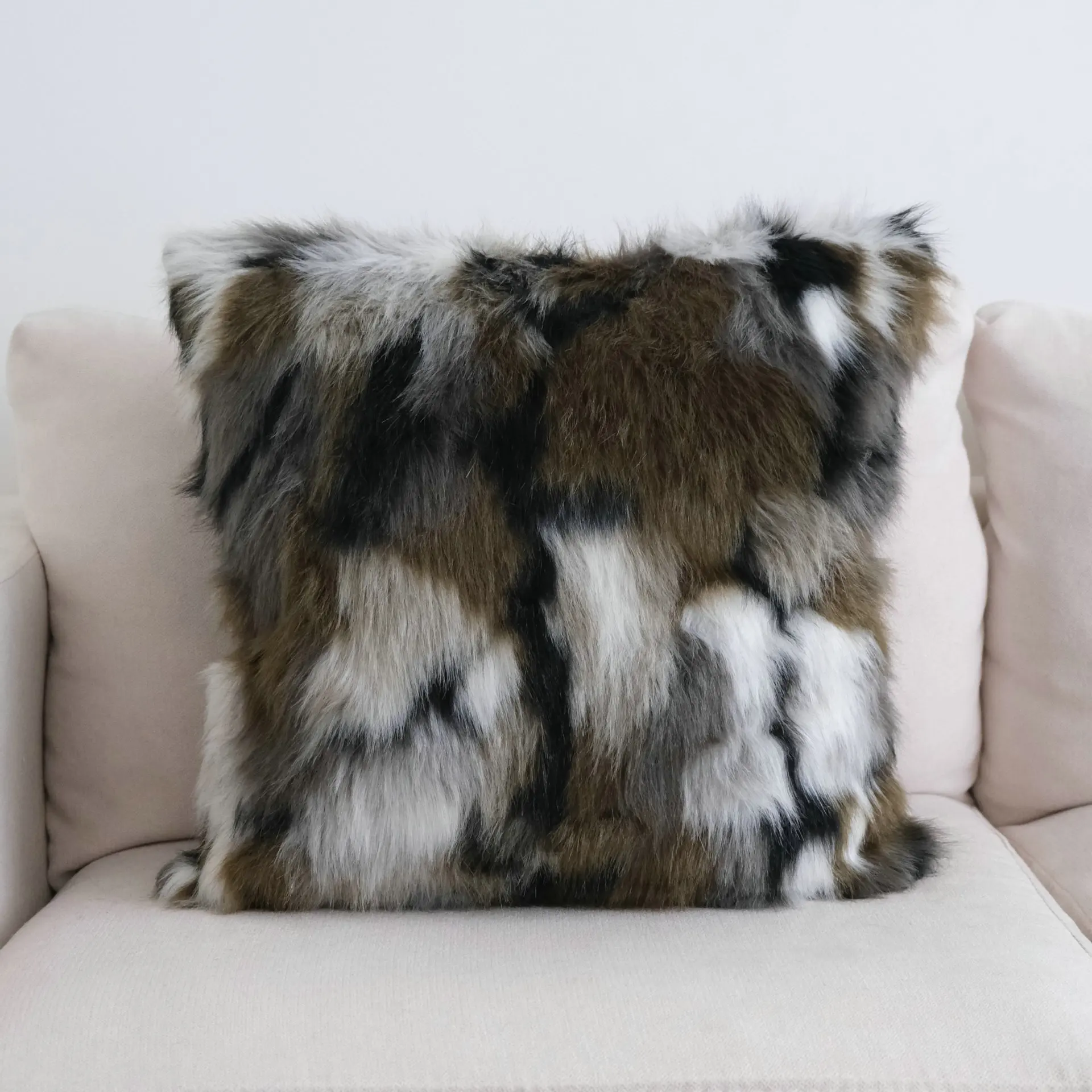 Artificial Fur Cushion Covers Light Luxury Plush Pillow Cases Autumn and Winter Home Pillow Covers Decorative Fluffy Comfortable