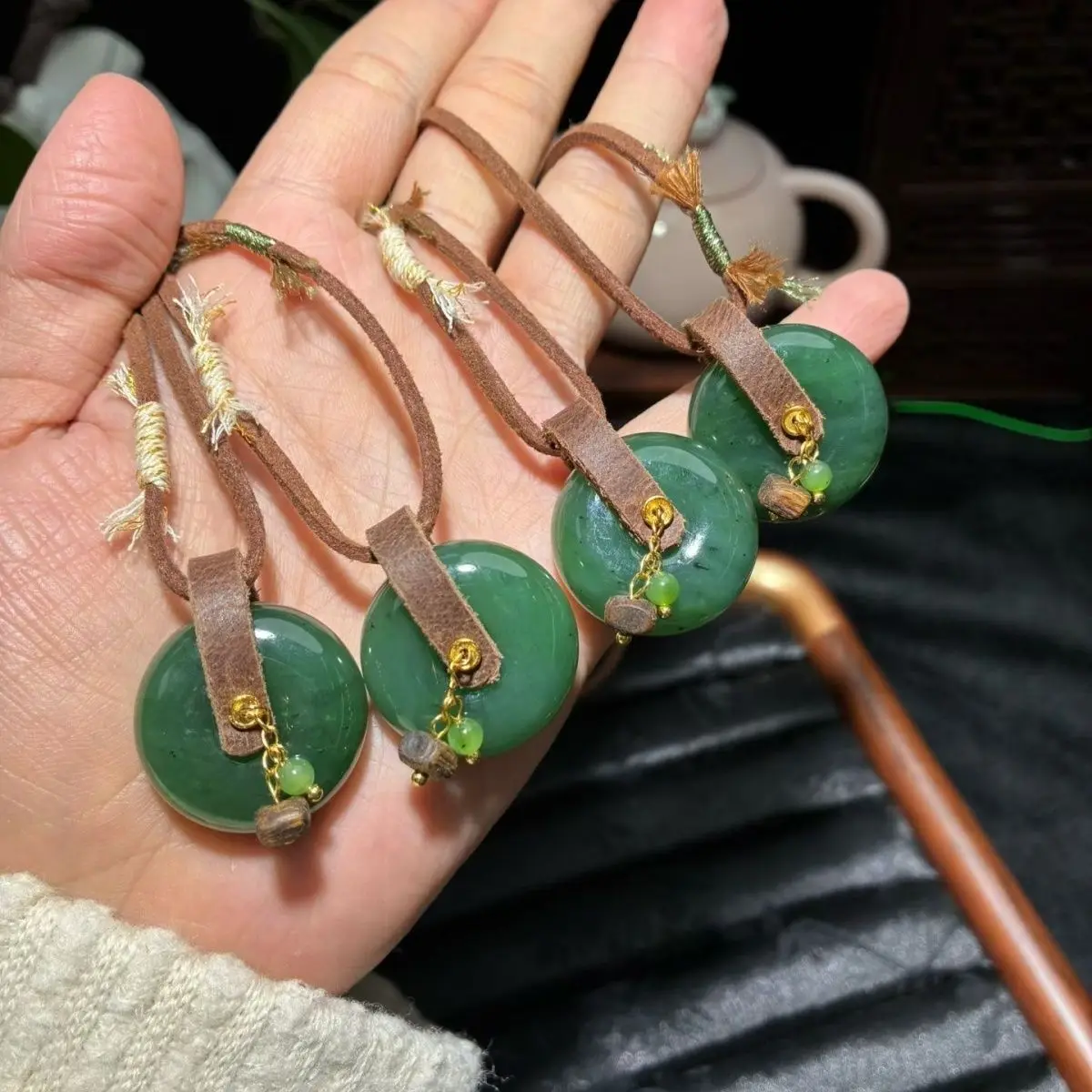 Pure natural Hetian jade jasper pendant popular safety spinach necklace men's and women's jade simple