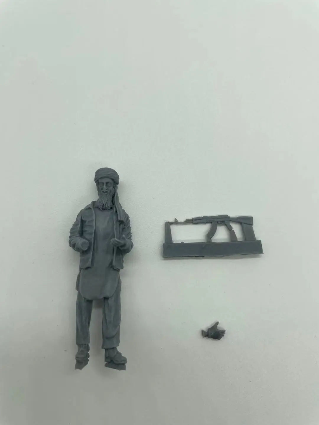 

1:35 Scale Die-cast Resin Model Character Resin Soldier Laden Unpainted Model Kit