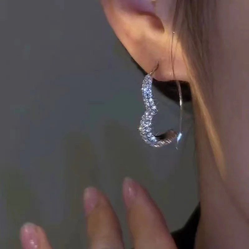 New Fashion Trend Silver Color Metal Rhinestone Heart shaped Earrings for Women Simple Temperament Girls Party Premium Jewelry