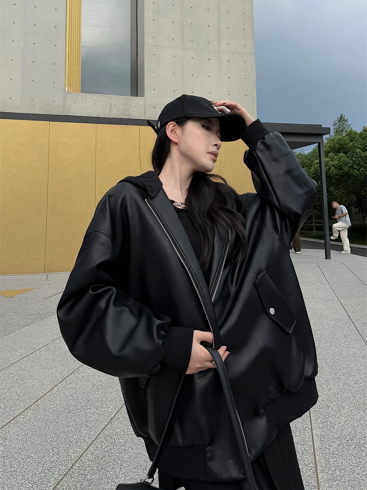 Cool American Sle Women's Leather Jaet with Hood Padded Quilted PU Leather ort Coat Zipper Closure ket Design