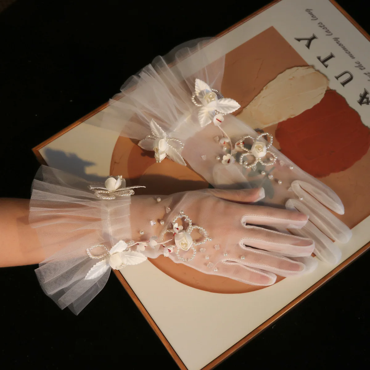 قفازات زهرة الدانتيل الزفاف - أكمام قصيرة مطرزة يدويًا |   بوهو فستان الزفاف صور الدعائم الملحقات