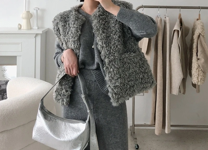 

Autumn and Winter Versatile Gentle Style Vest Jacket for Women with Camisole Shoulder