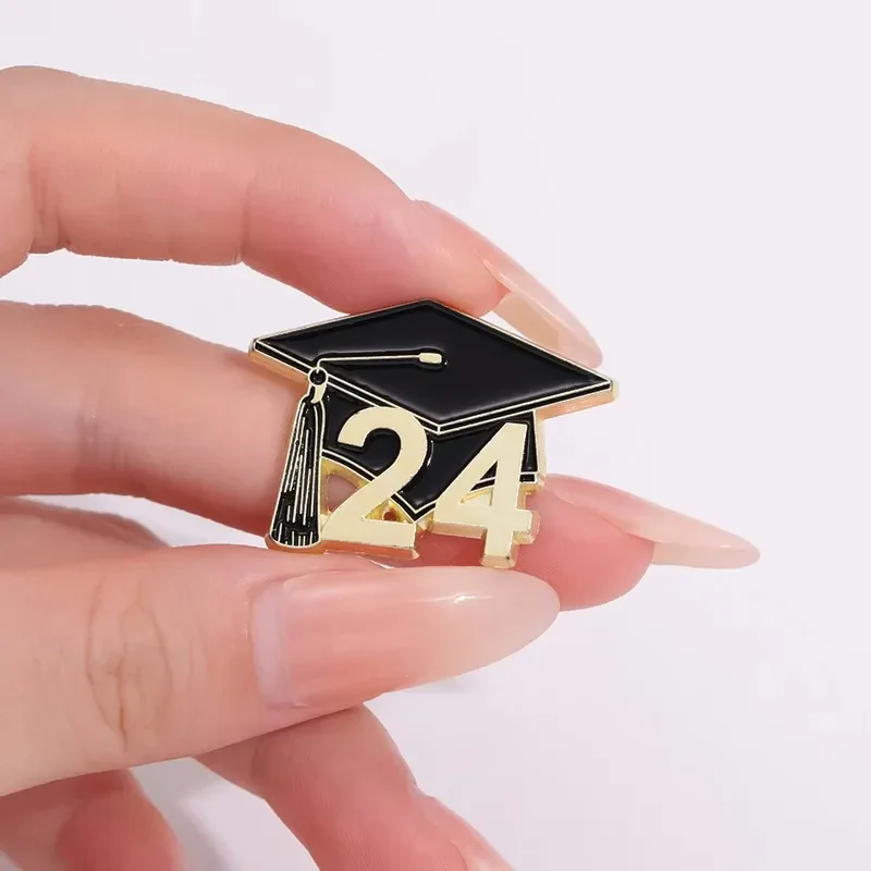 Customized College Student Graduation Brooches Badge Enamel Metal Pin Inspirational Lapel Pin