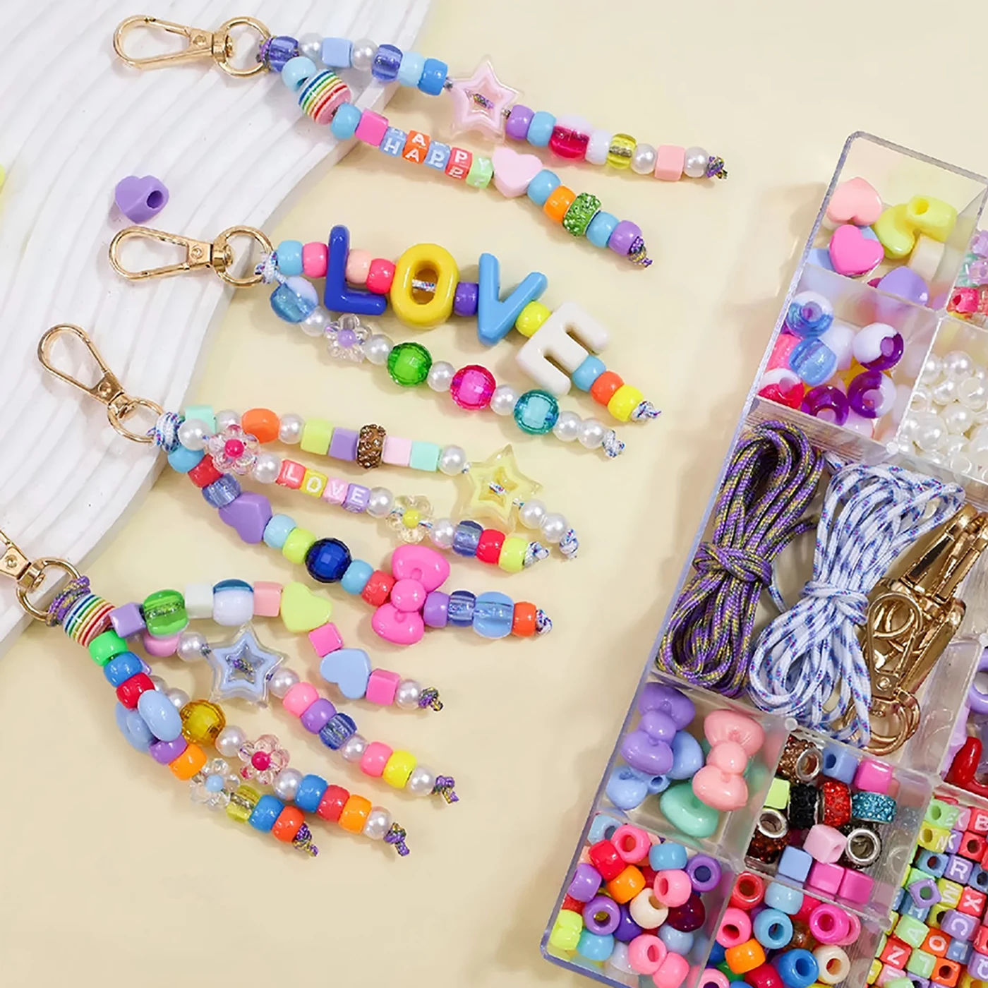 350Piece DIY Acrylic Letter Bead Crafts Set Handmade Creative Jewelry Keychain String Kit Beaded Accessories for Christmas Gifts