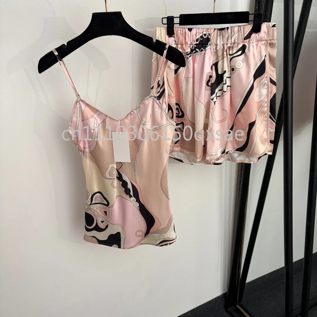 

Classic Design Women's Light Pink Silk Tops Sets with Designer Signature Letter Logo Luxury Brand Women's Sexy Strap Shorts Sets