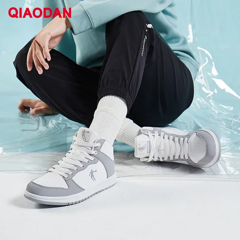 QIAODAN Skateboarding Shoes Men 2023 Autumn Winter New Anti-Friction Encapsulated Anti-Slippery Leather Male Sneakers XM3580338W