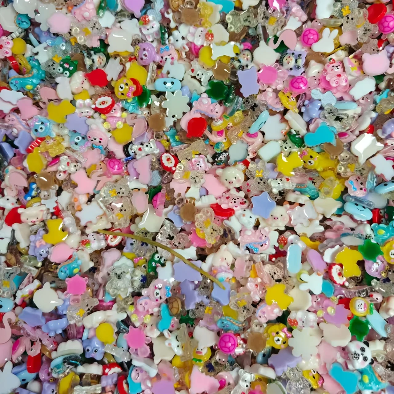 100 قطعة/الحزمة دلايات راتينج كرتونية مصغرة عشوائية - شخصيات كرتونية لطيفة على شكل دب وأرنب ومختلف للحرف اليدوية، ديكورا الوحل