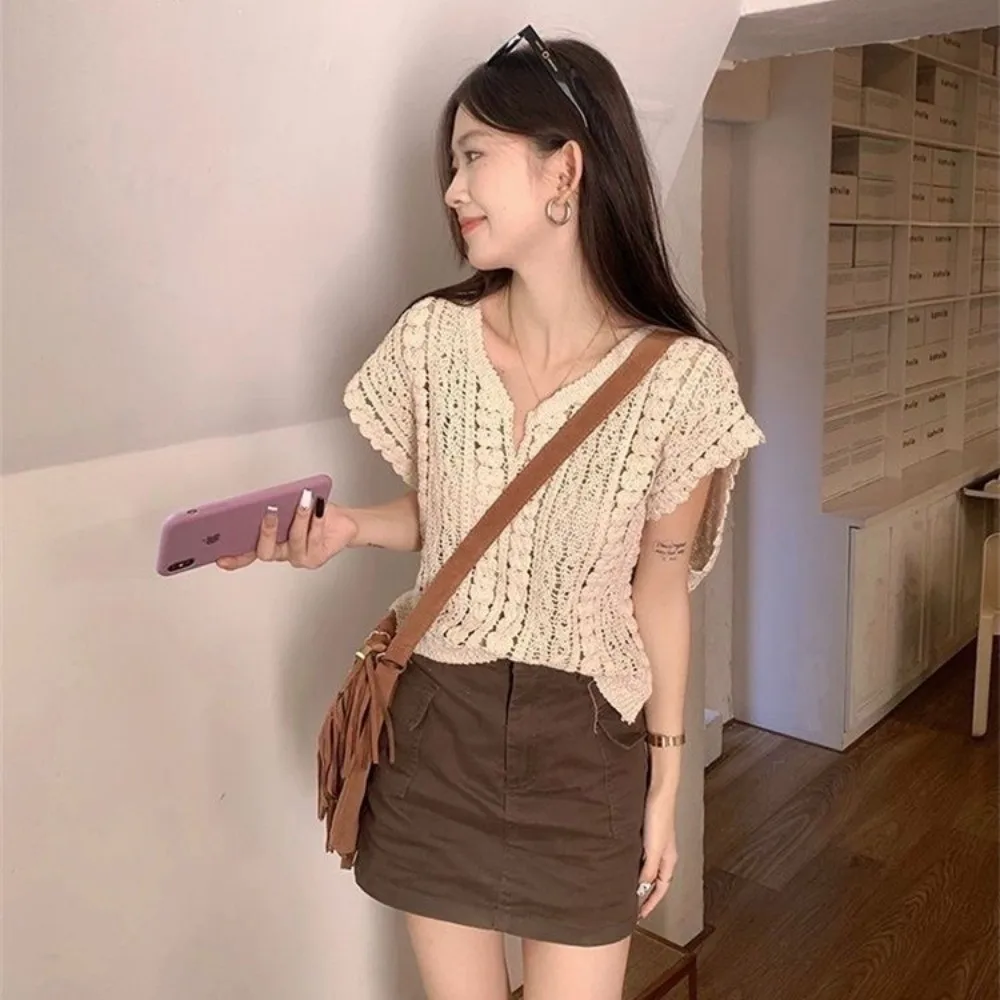 

New V-Neck Sleeveless Knitted Shirt for Women Sweet Breathable Smock Top Short Sleeve Women's Coat