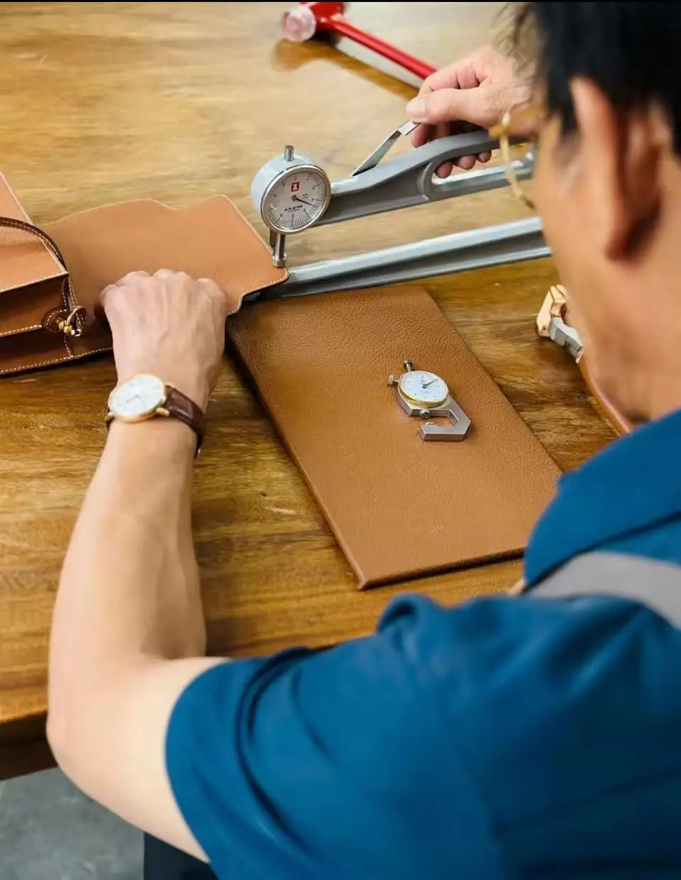 

Женская сумка-тоут/сумка через плечо ручной работы из натуральной яловой кожи высшего качества.