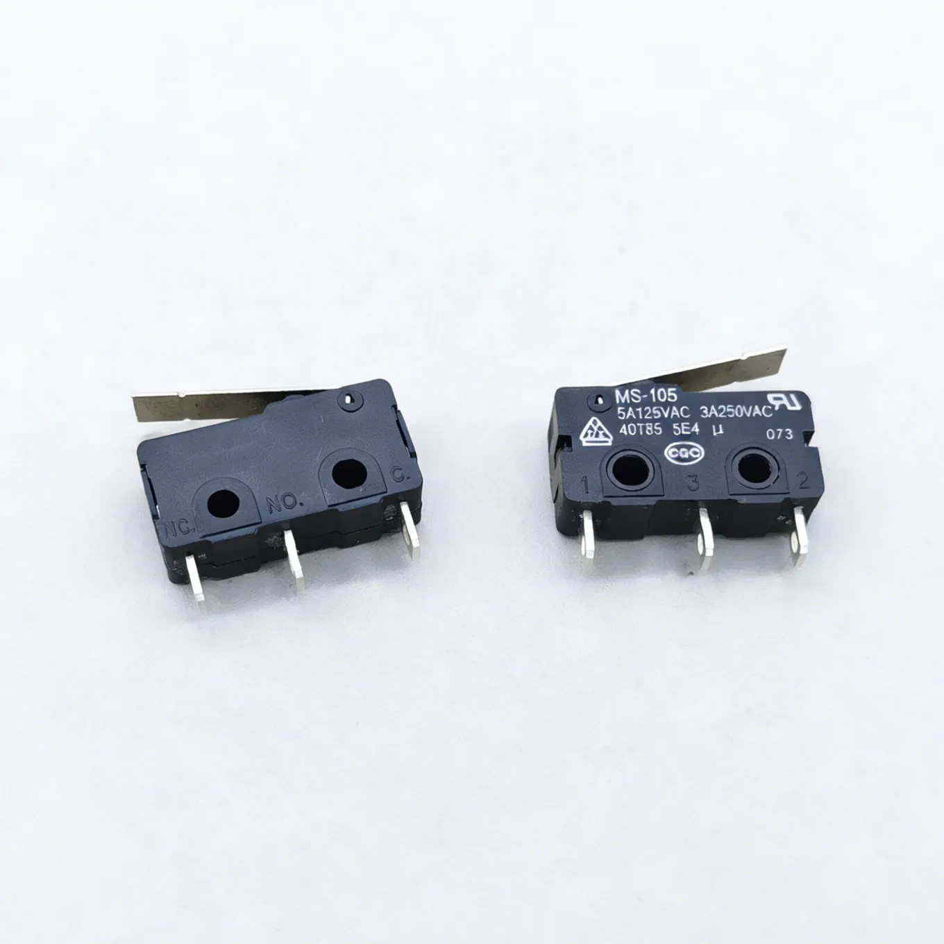 Original new 100% MS-105 micro switch 5A125VAC 3A250VAC 40T85 5E4 connection hole foot 3pin