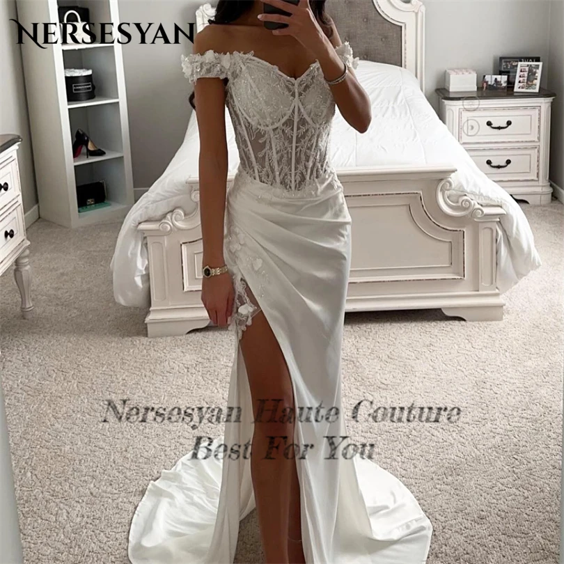 Nersesyan Boho Spitze Applikationen Brautkleider Satin von der Schulter Seite Split Brautkleider lange Falten 2023 Vestidos de Novia