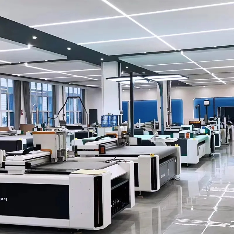 new fully automatic sportswear fabric cutter with intelligence system and automatic fabric feeder