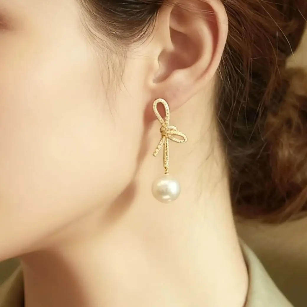 Elegant Micro Inlaid Rhinestone Bowknot Pearl Dangle Earring for Women French Style Niche Temperament Advanced Design Jewelry